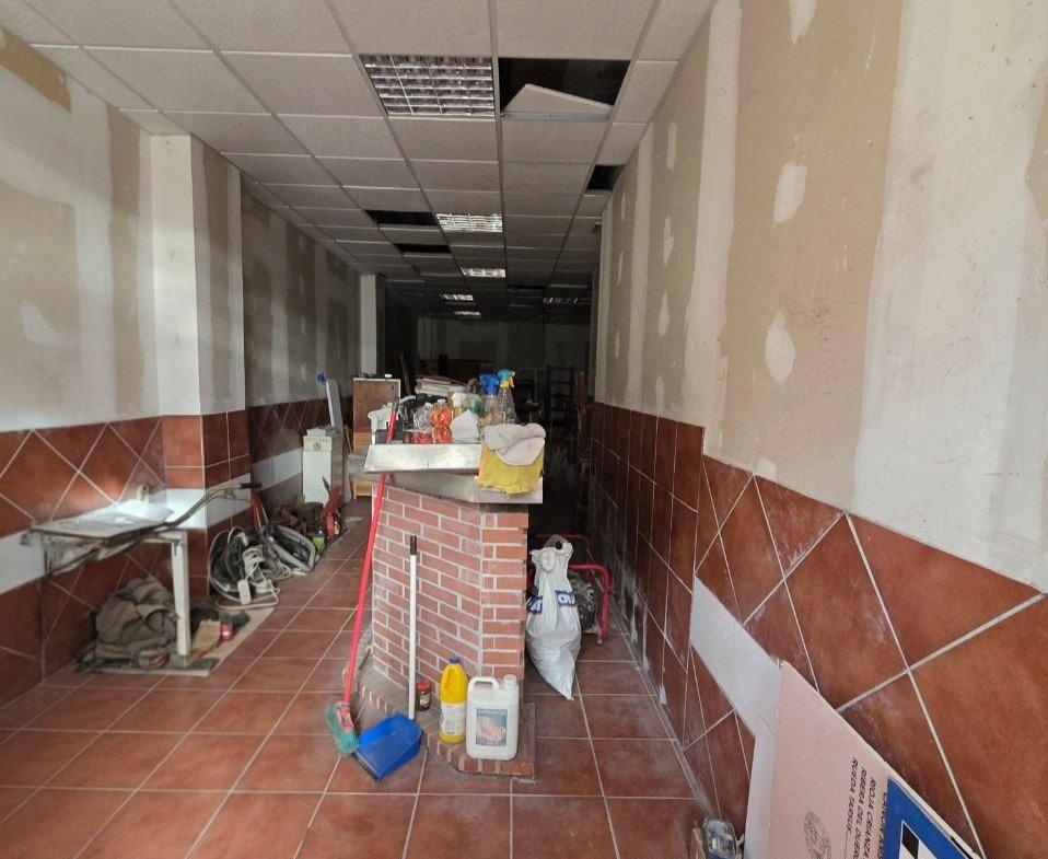 Oportunidad de Inversión: Local Comercial en Oviedo, Zona Fozaneldi-Tenderina