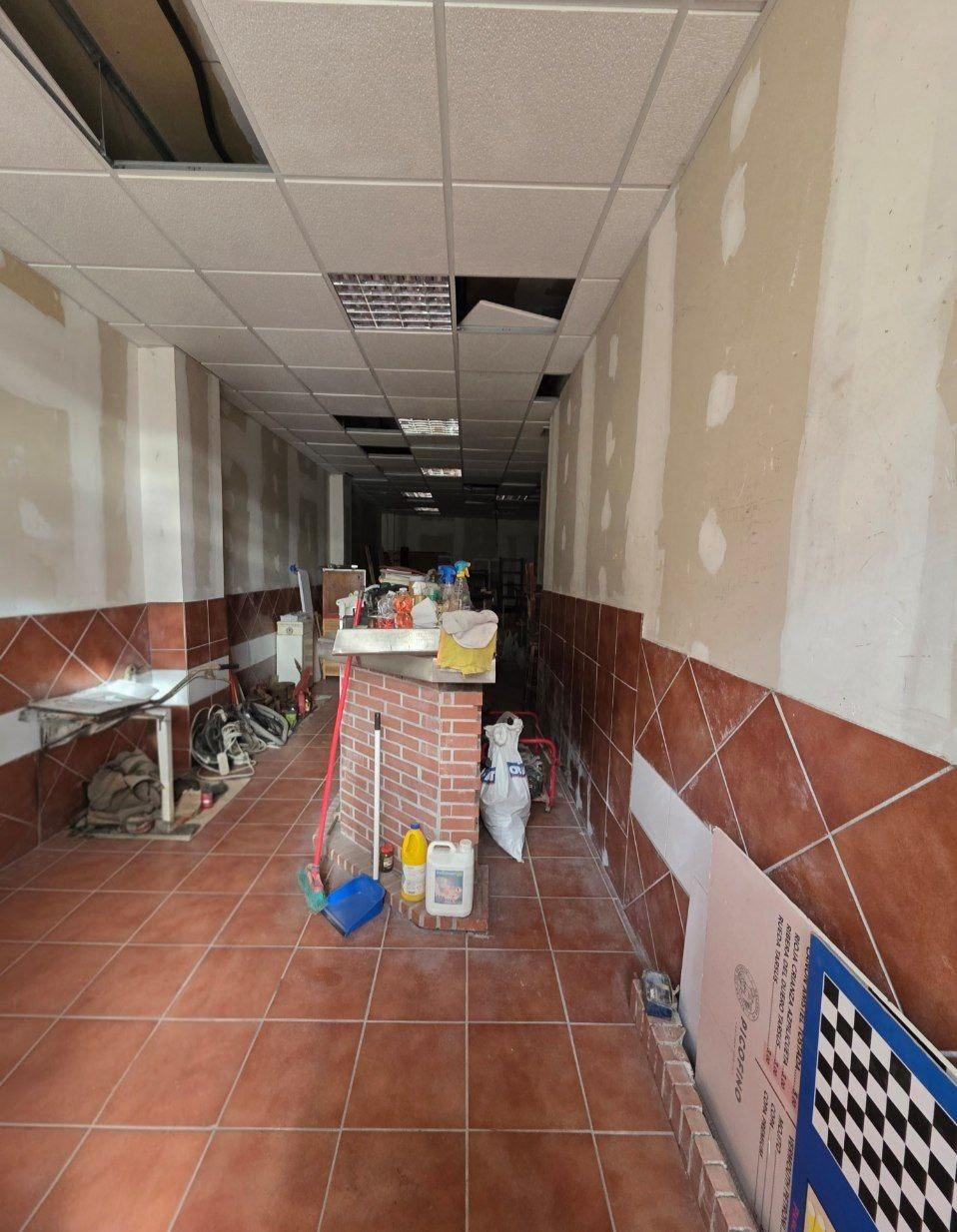 Oportunidad de Inversión: Local Comercial en Oviedo, Zona Fozaneldi-Tenderina