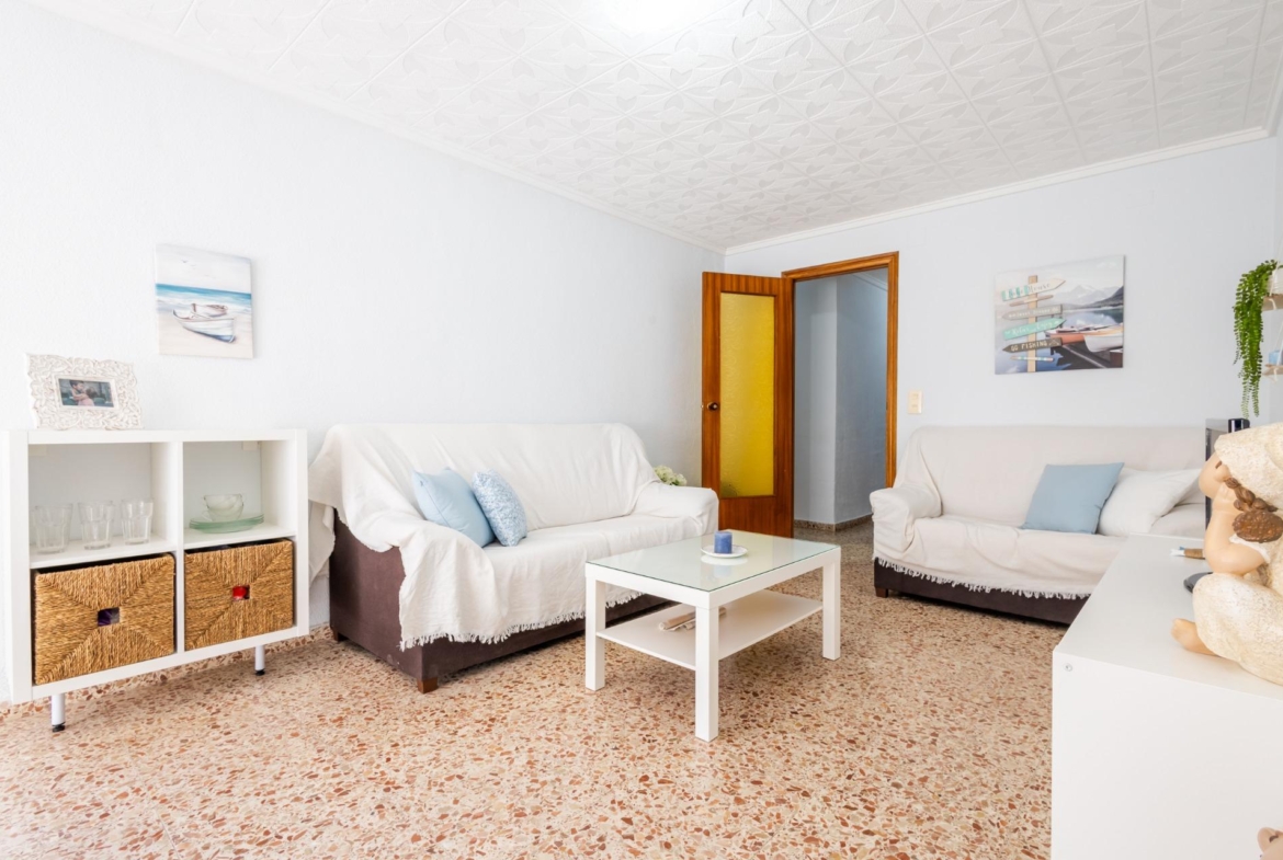 ESPACIOSO APARTAMENTO DE 3 HABITACIONES Y AMPLIA TERRAZA