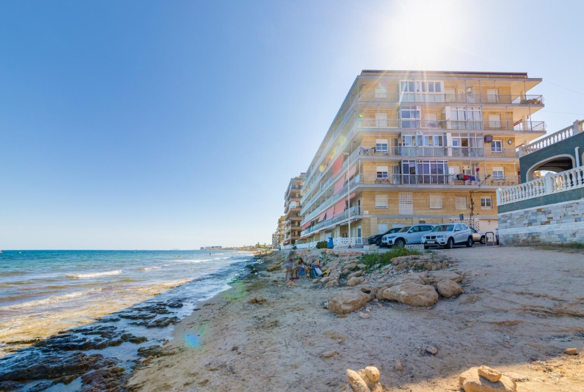 Modern gerenoveerd appartement in Playa de los Náufragos, Torrevieja 3 Slaapkamers 2 Badkamers