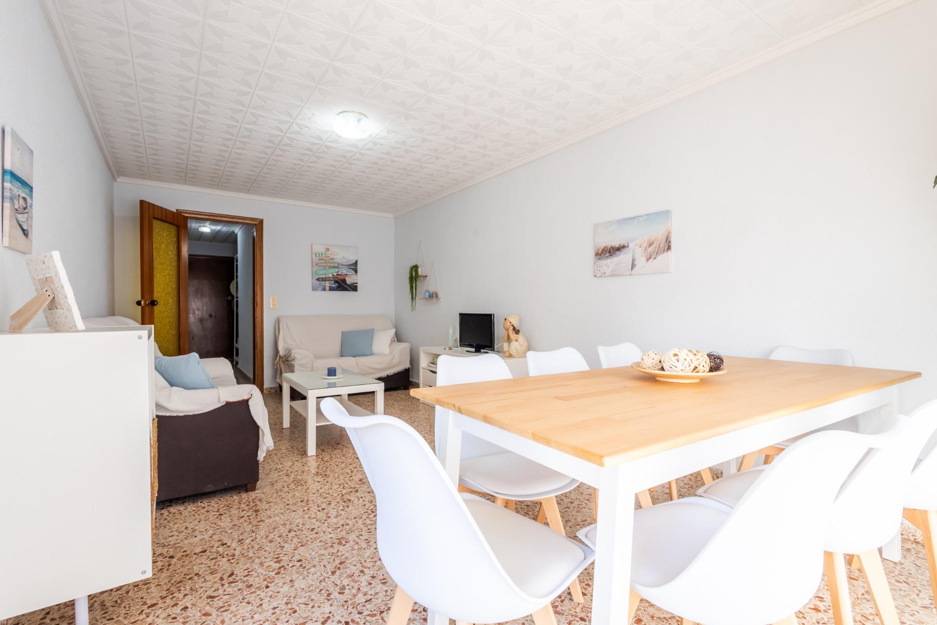 ESPACIOSO APARTAMENTO DE 3 HABITACIONES Y AMPLIA TERRAZA