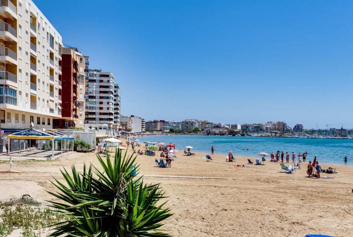 Modern gerenoveerd appartement in Playa de los Náufragos, Torrevieja 3 Slaapkamers 2 Badkamers