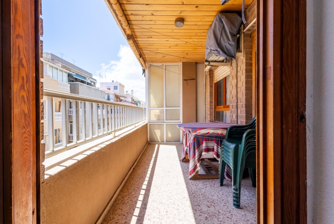 ESPACIOSO APARTAMENTO DE 3 HABITACIONES Y AMPLIA TERRAZA