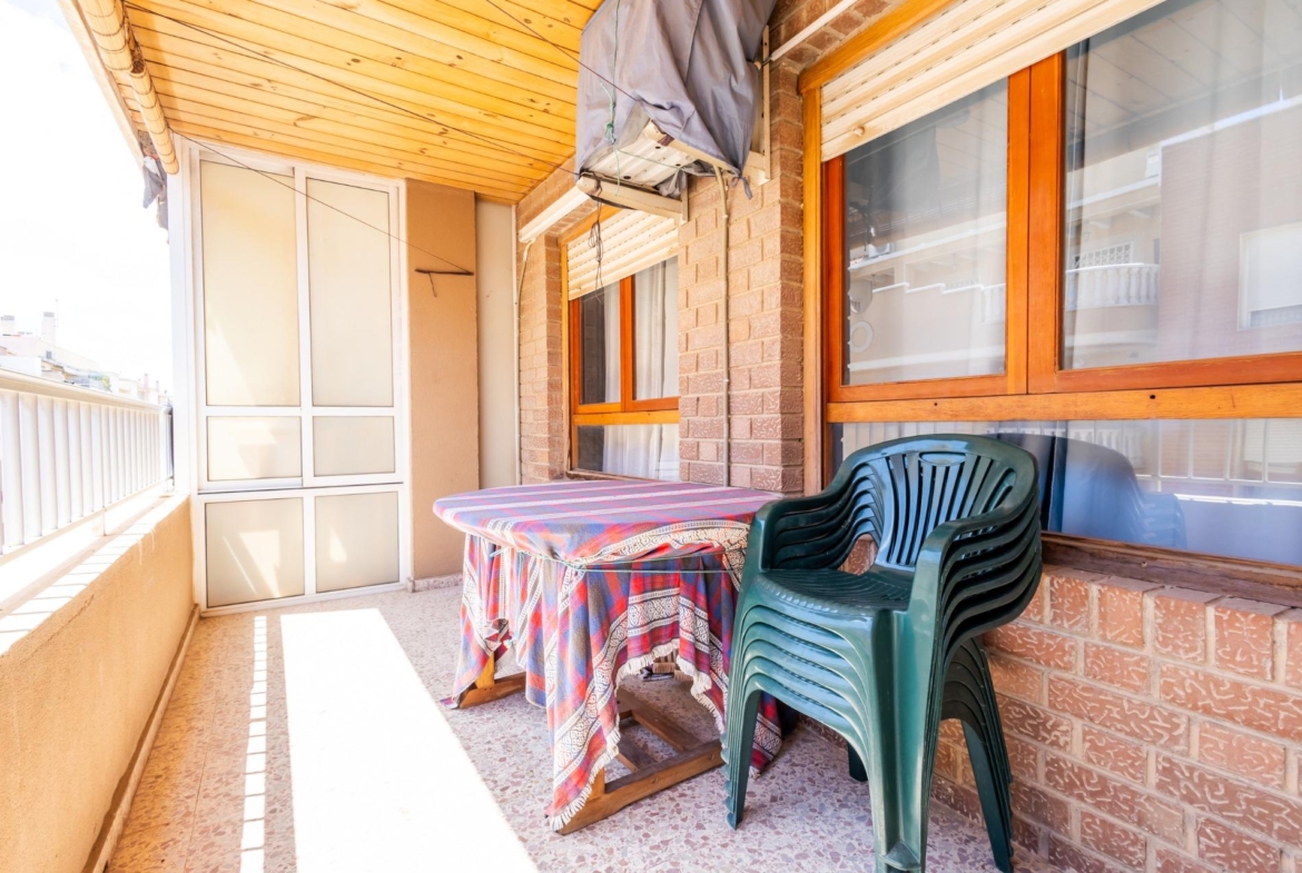 ESPACIOSO APARTAMENTO DE 3 HABITACIONES Y AMPLIA TERRAZA