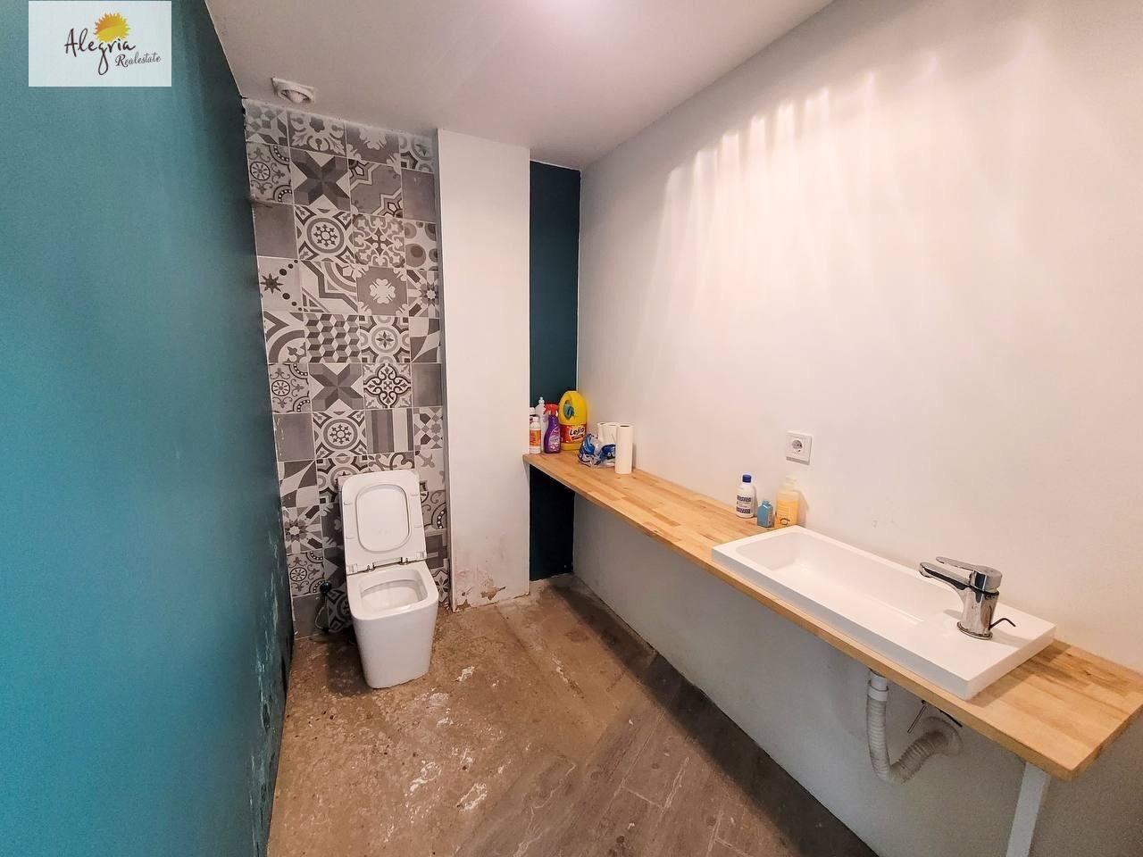 1-7-123 An excellent investment property is offered for sale in one of Valencia’s most promising neighborhoods — Benicalap