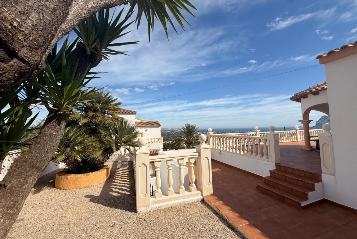 Licht, rust en uitzicht op zee Een indrukwekkende villa in Calpe