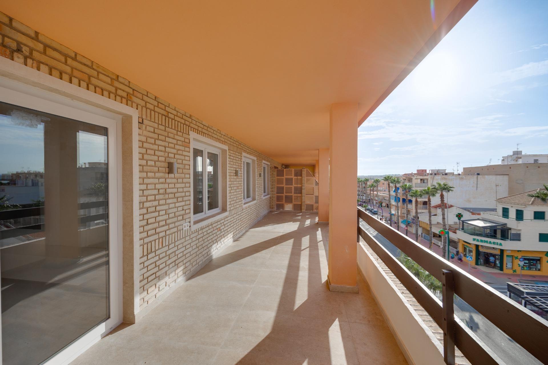 1-7-132 Modern gerenoveerd appartement in Playa de los Náufragos, Torrevieja 3 Slaapkamers 2 Badkamers