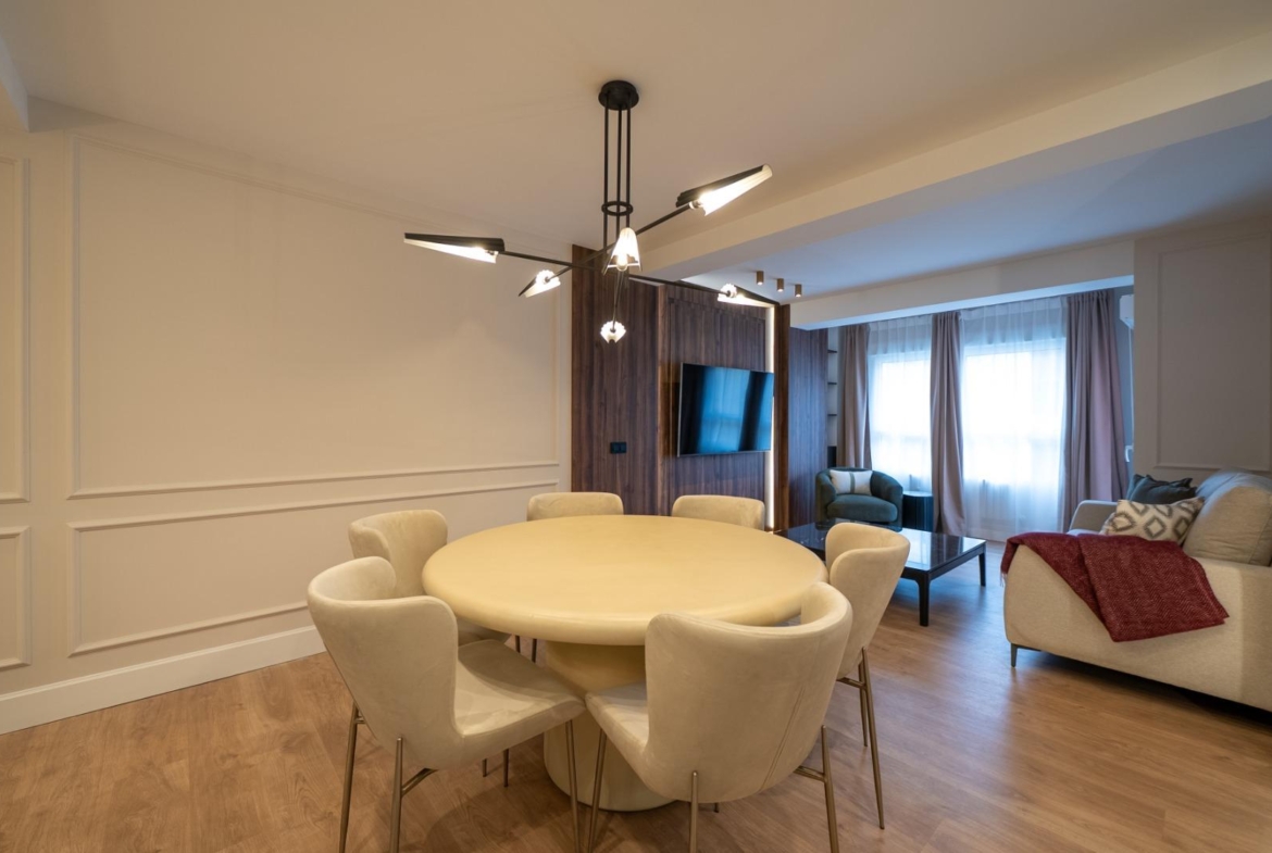 VERVOLGDE APPARTEMENT MET TERRAS EN PARKEREN