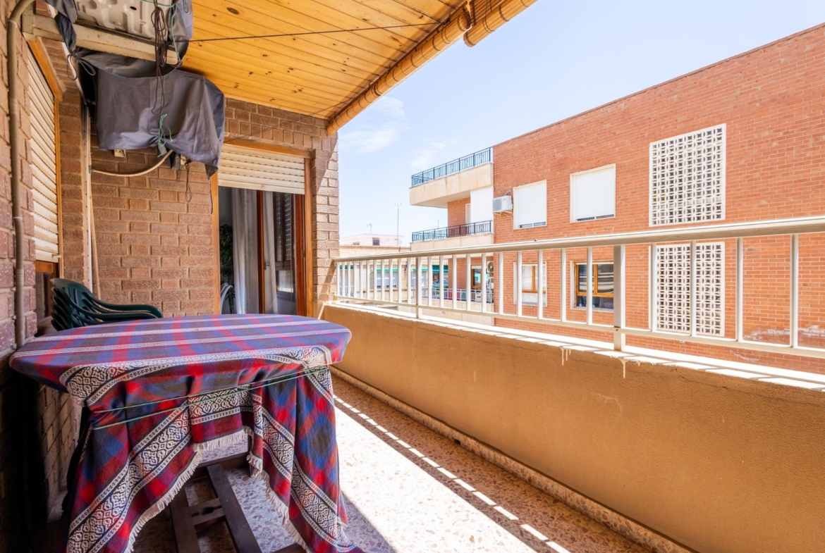 ESPACIOSO APARTAMENTO DE 3 HABITACIONES Y AMPLIA TERRAZA
