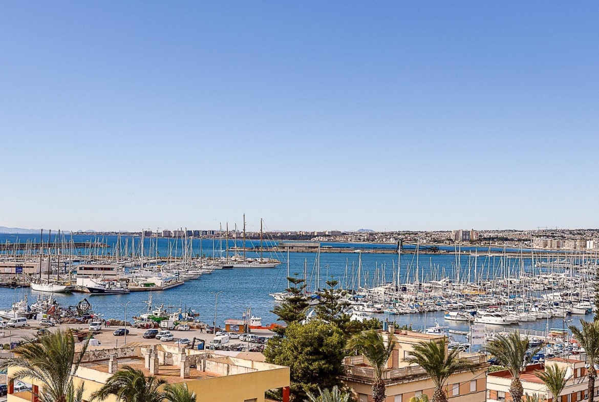 Modern gerenoveerd appartement in Playa de los Náufragos, Torrevieja 3 Slaapkamers 2 Badkamers