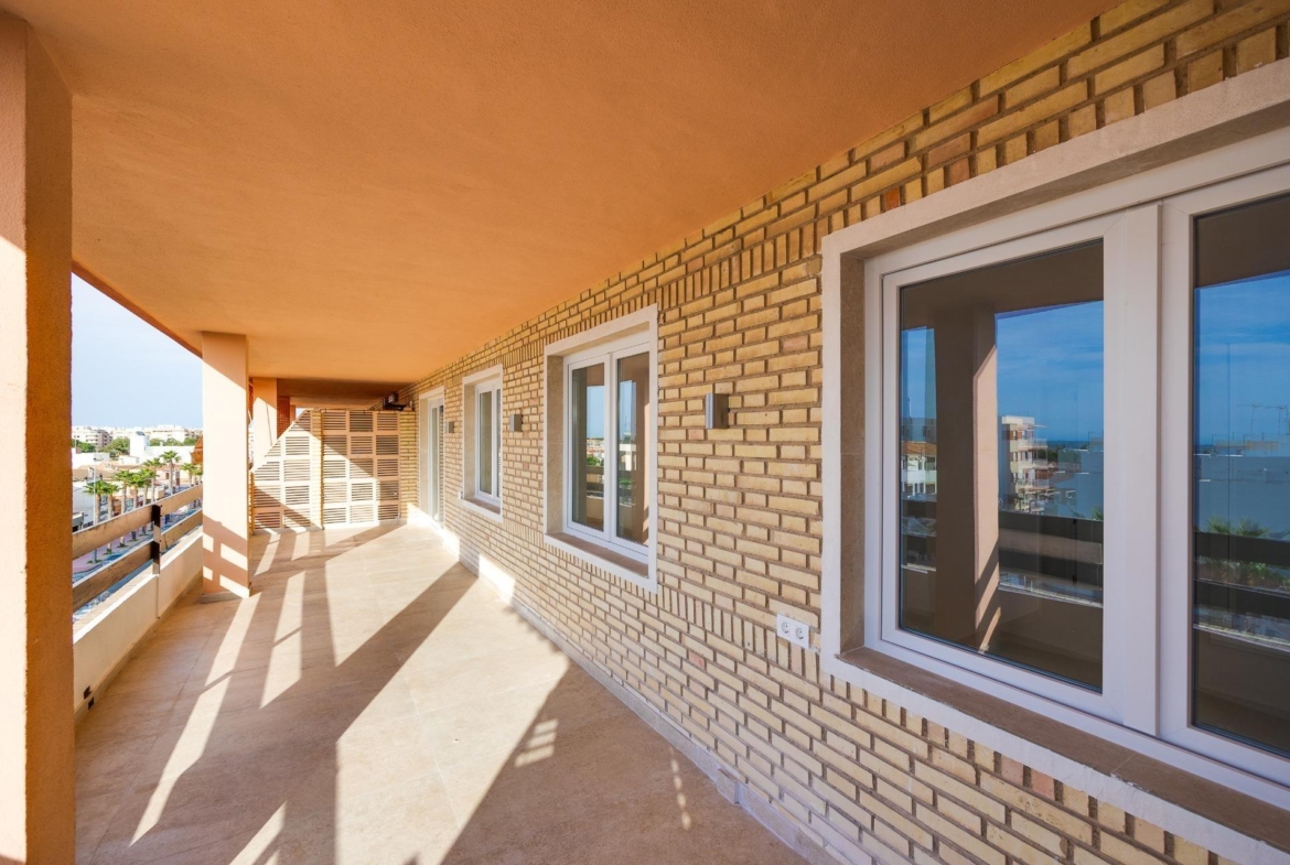 Modern gerenoveerd appartement in Playa de los Náufragos, Torrevieja 3 Slaapkamers 2 Badkamers