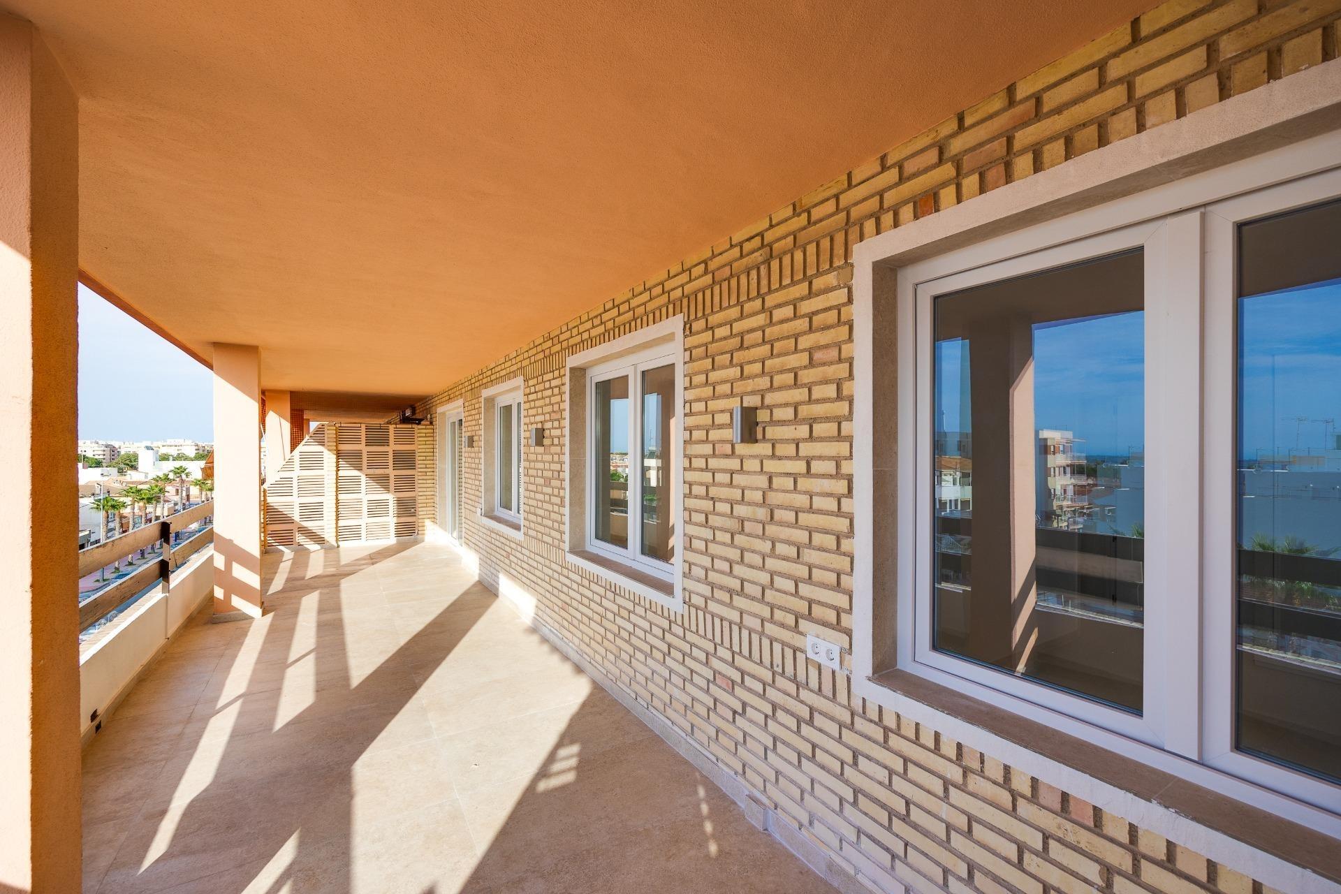 1-8-129 Modern gerenoveerd appartement in Playa de los Náufragos, Torrevieja 3 Slaapkamers 2 Badkamers