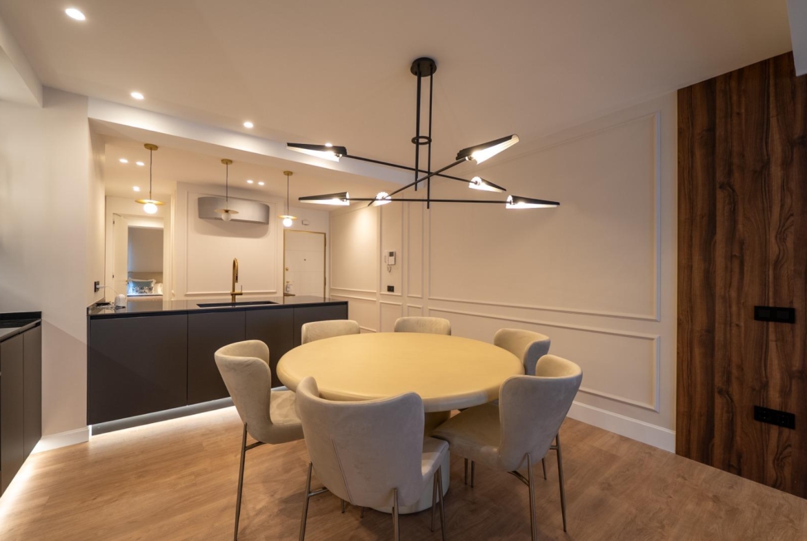VERVOLGDE APPARTEMENT MET TERRAS EN PARKEREN