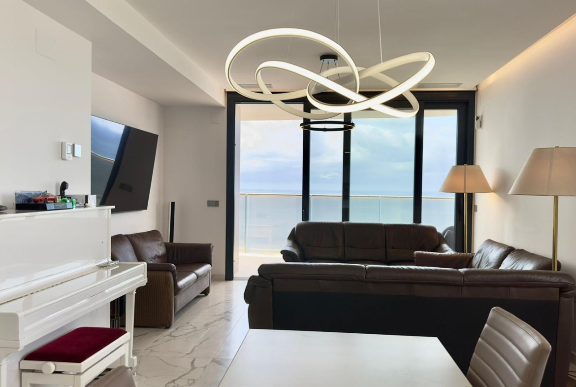 Incredible penthouse in first line of the sea