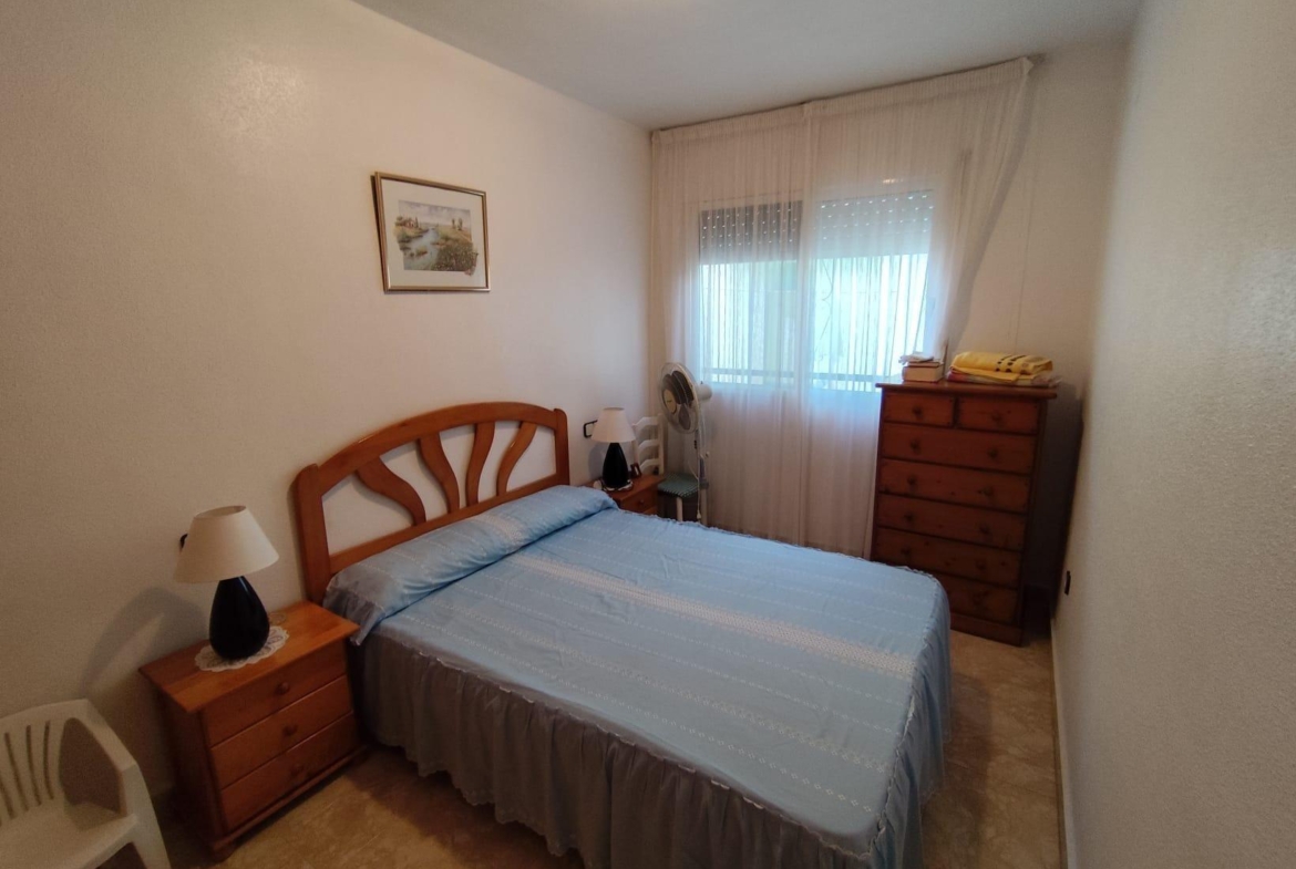 ADOSADO EN LOS ALCAZARES 3 DRM. 2 BAÑOS. SPEEL EEN 500 METROS.