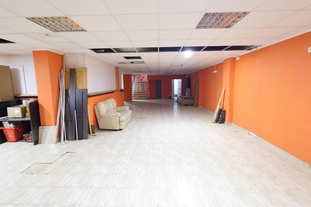 Commercial premises for sale in Torrevieja – Corner with great visibility and potential