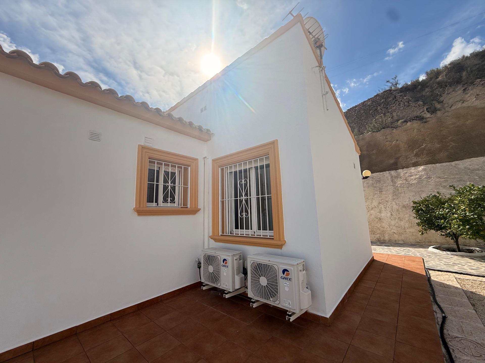 1-9-121 Licht, rust en uitzicht op zee Een indrukwekkende villa in Calpe