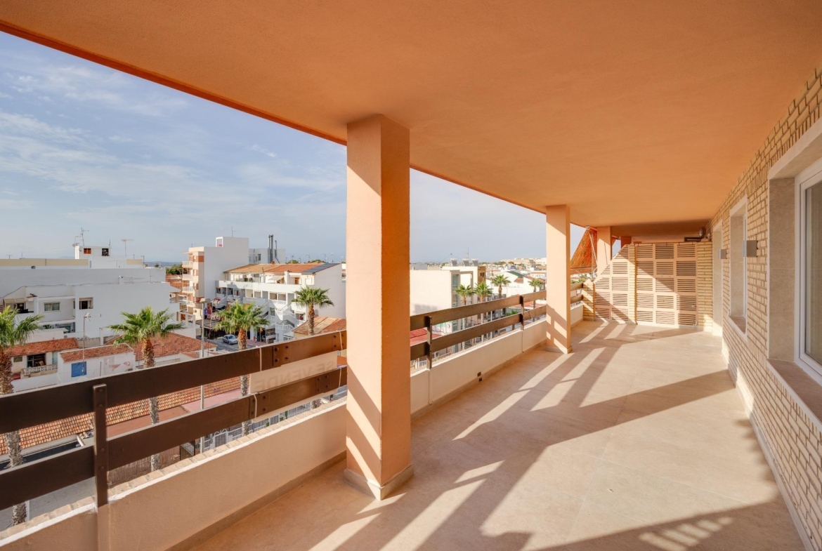Modern gerenoveerd appartement in Playa de los Náufragos, Torrevieja 3 Slaapkamers 2 Badkamers