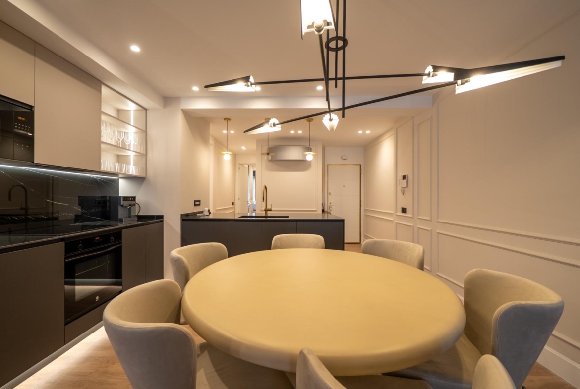 VERVOLGDE APPARTEMENT MET TERRAS EN PARKEREN