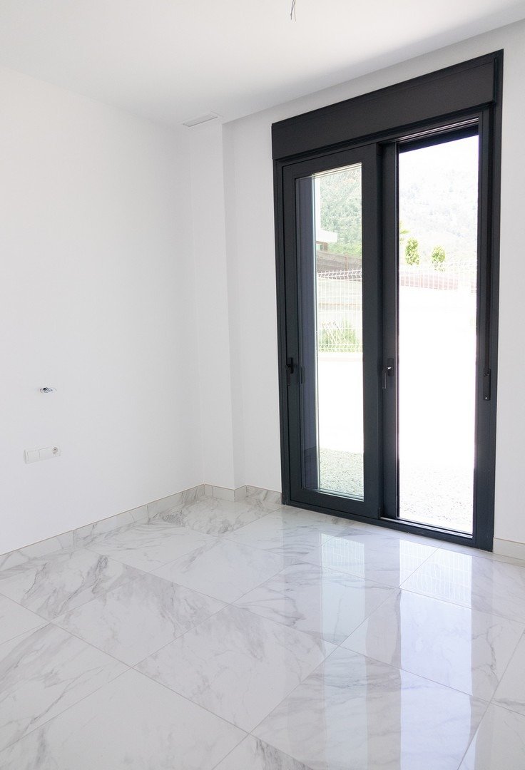 BRAND NEW VILLAS ON ONE LEVEL IN POLOP !!!