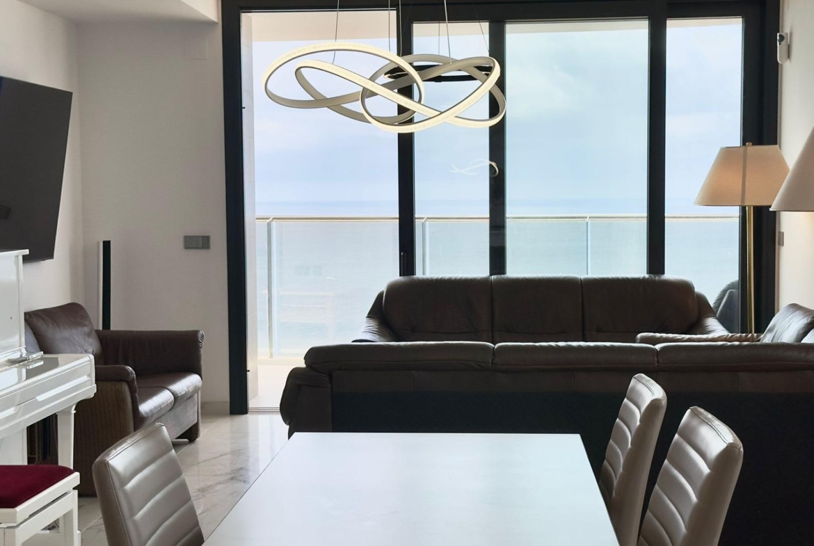 Incredible penthouse in first line of the sea