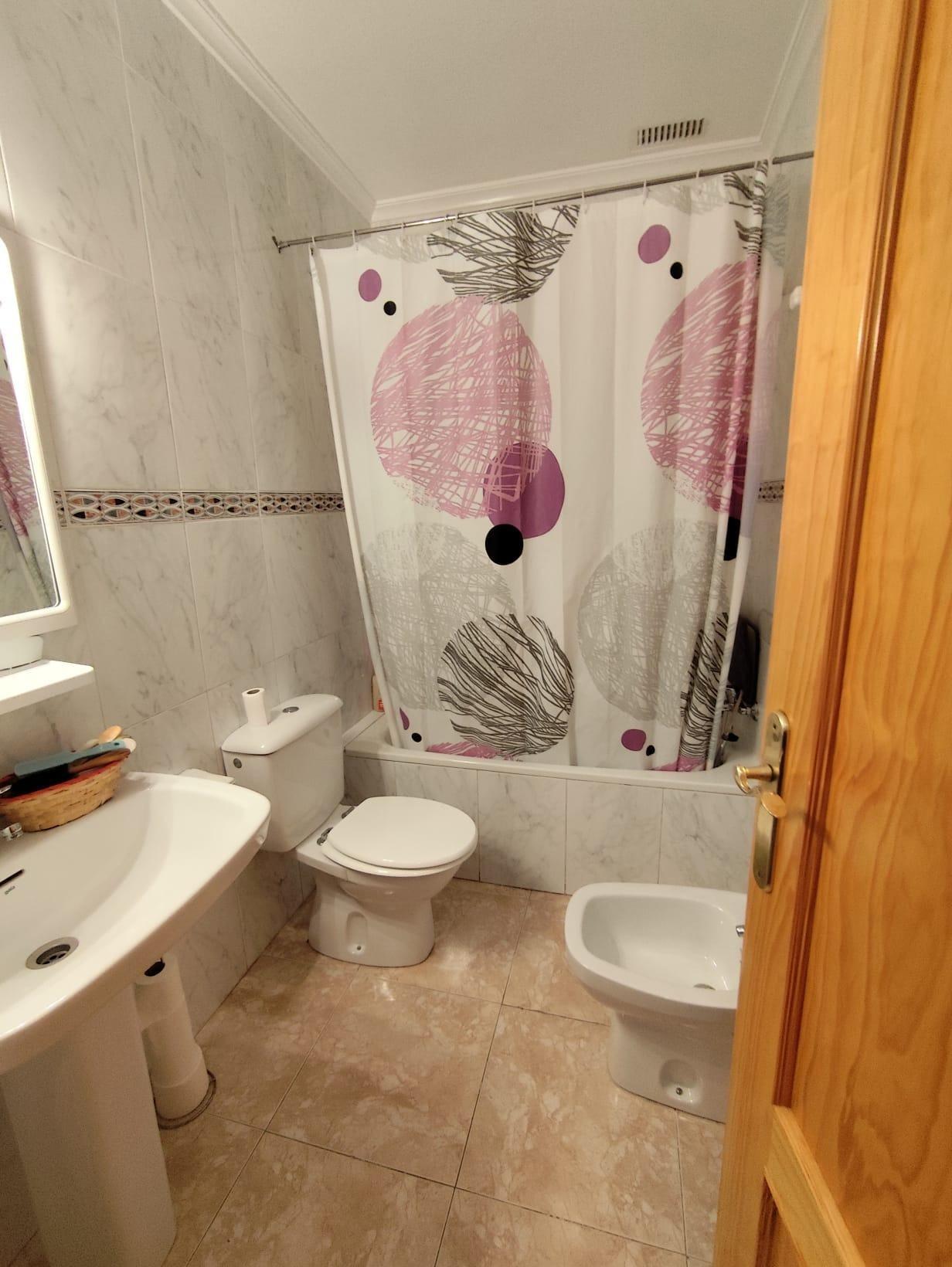 ADOSADO EN LOS ALCAZARES 3 DRM. 2 BAÑOS. SPEEL EEN 500 METROS.