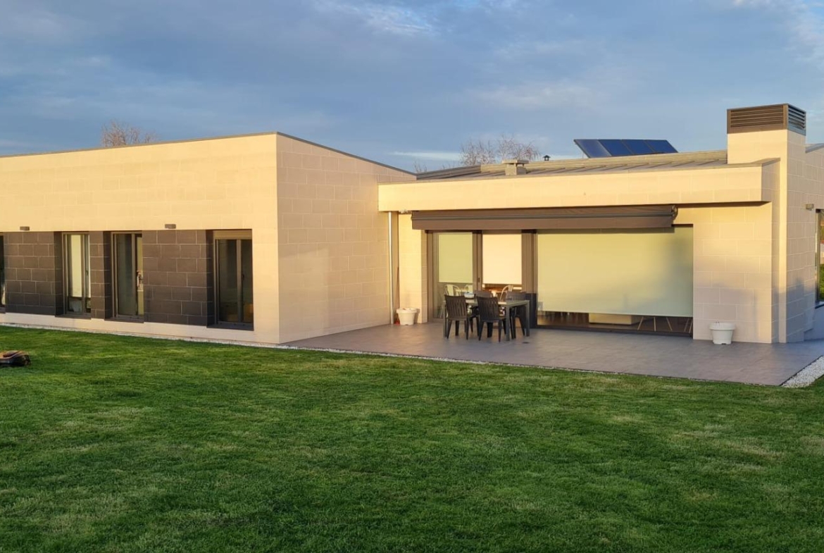 Oportunidad Única en Gijó: Chalet de Lujo con Licencia Turística Activa y Vistas Panorámicas