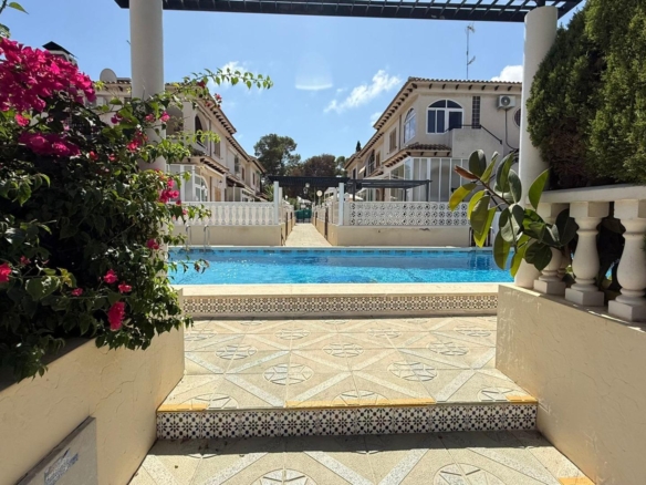 Exclusive top floor bungalow with tourist license, 2 bedrooms, 1 bathroom, pool, and basement.