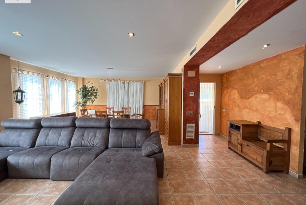 PERFECTO CHALET EN EL BOSQUE DE CHIVA