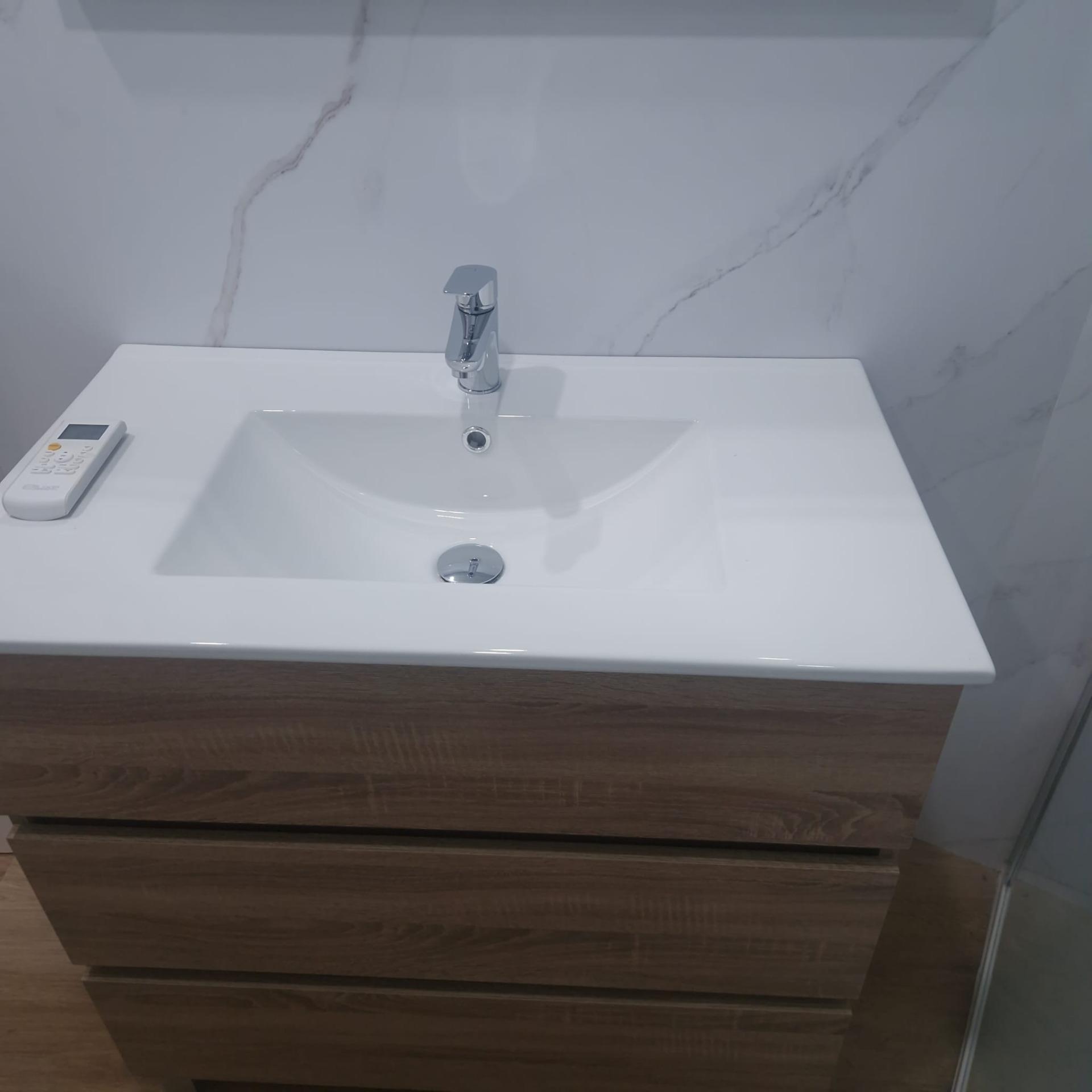 GRAN APARTAMENTO COMPLETAMENTE REFORMADO EN TORREVIEJA, 2 HAB, 2  BAÑOS