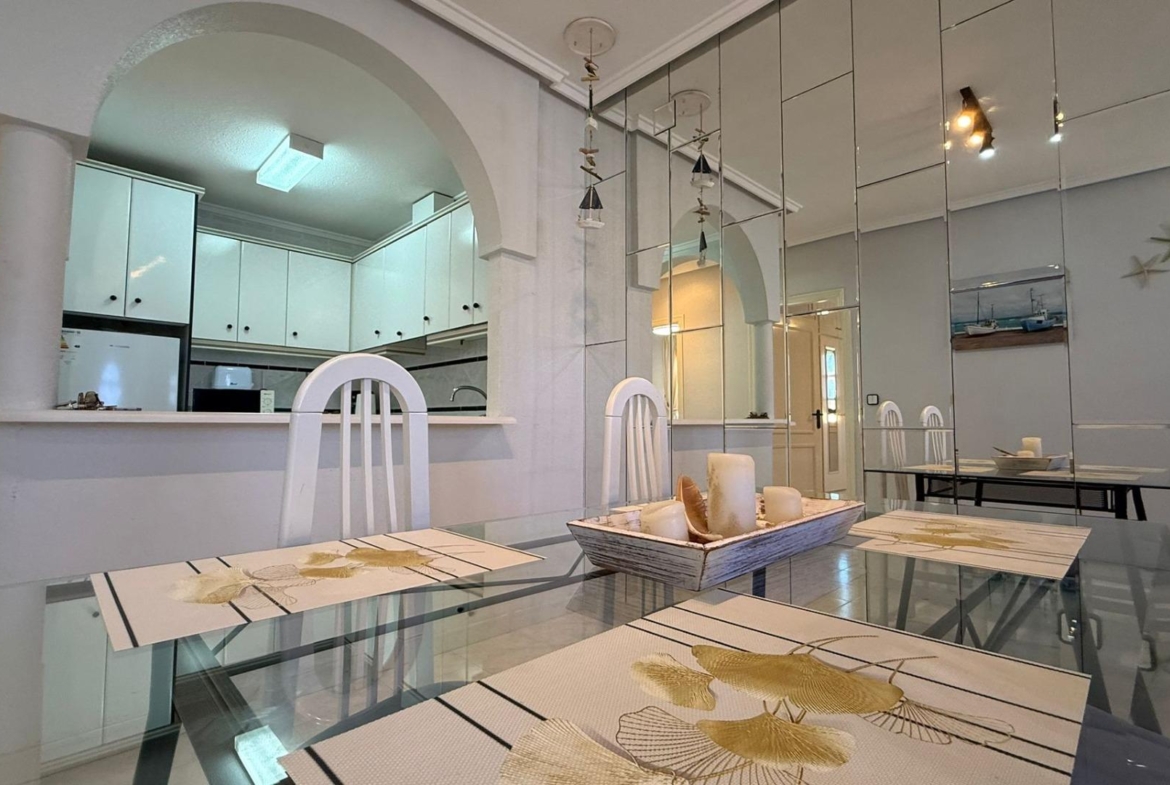 Exclusieve bungalow op de bovenste verdieping met toeristenvergunning, 2 slaapkamers, 1 badkamer, zwembad en kelder.