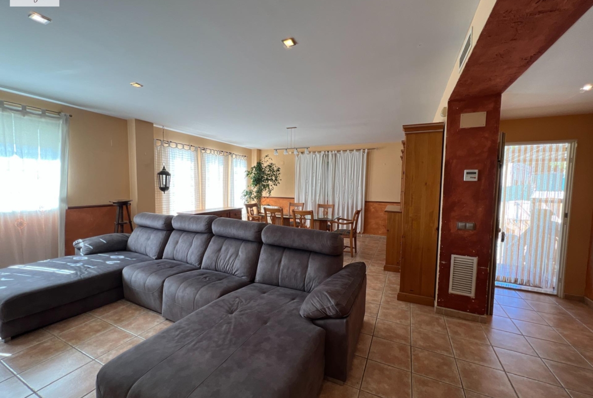 PERFECTO CHALET EN EL BOSQUE DE CHIVA