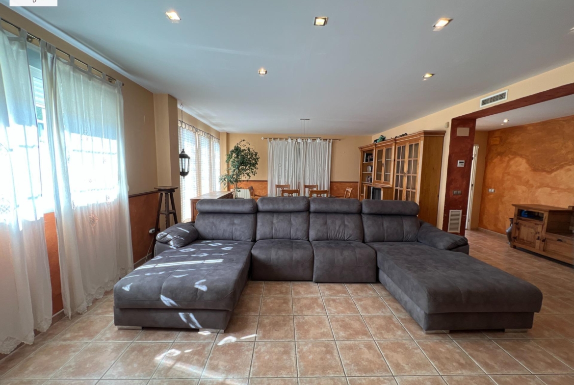 PERFECTO CHALET EN EL BOSQUE DE CHIVA