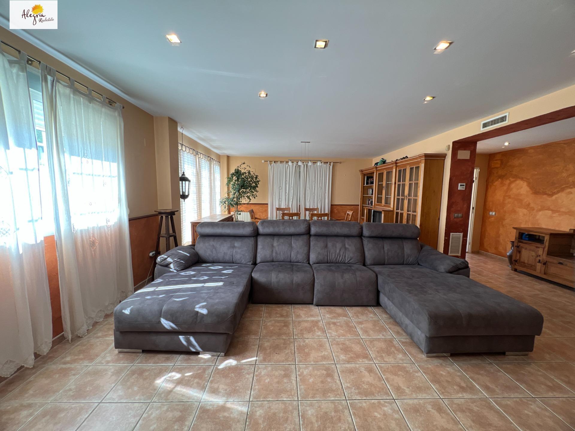 PERFECTO CHALET EN EL BOSQUE DE CHIVA