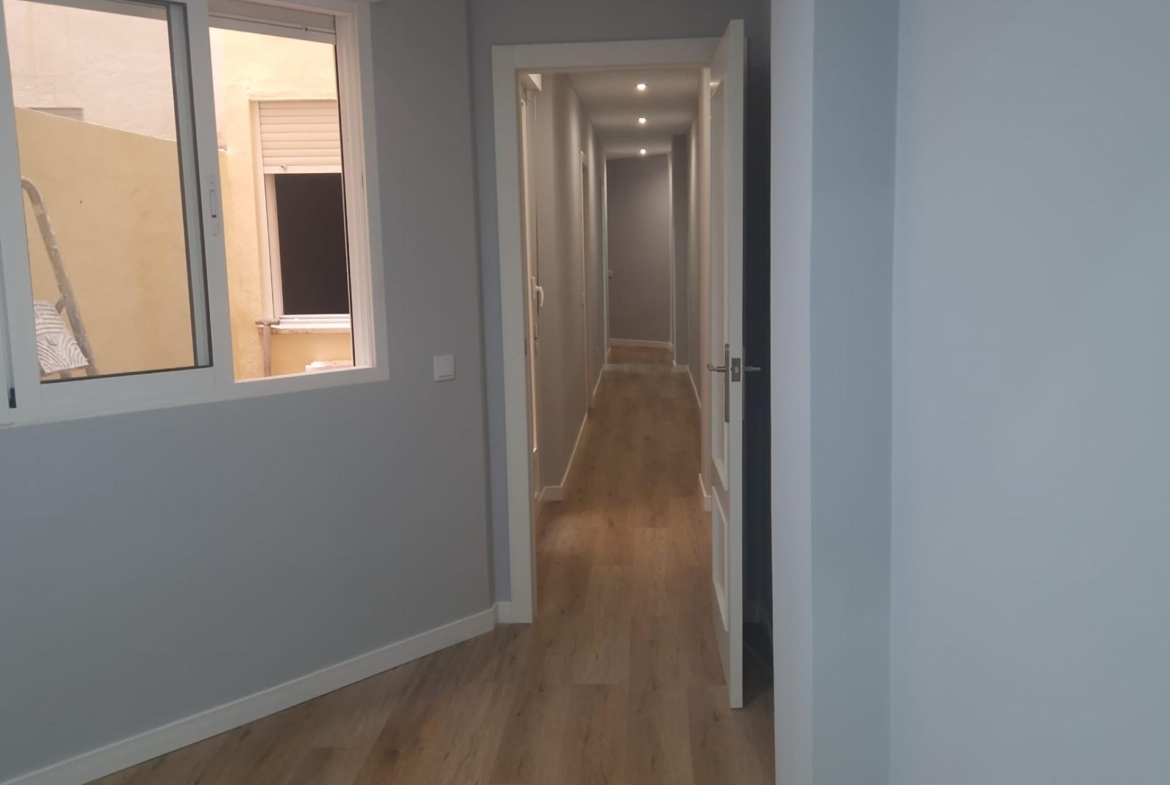 GRAN APARTAMENTO COMPLETAMENTE REFORMADO EN TORREVIEJA, 2 HAB, 2  BAÑOS