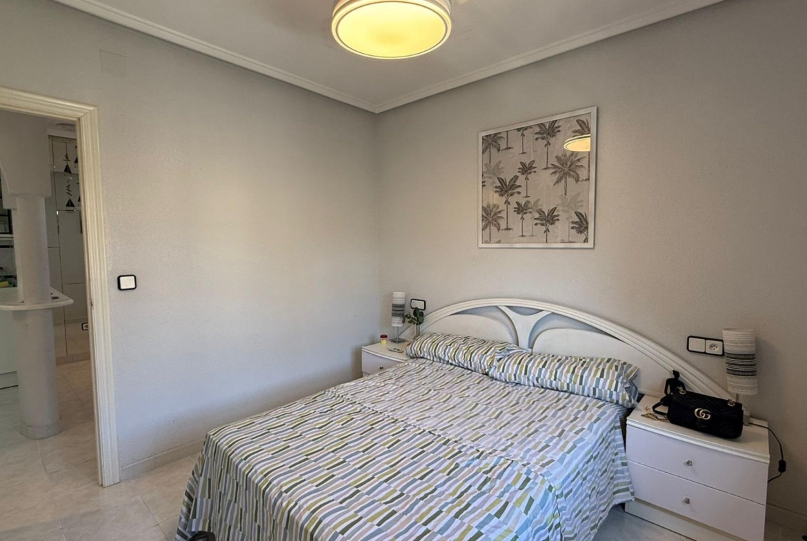 Exclusieve bungalow op de bovenste verdieping met toeristenvergunning, 2 slaapkamers, 1 badkamer, zwembad en kelder.