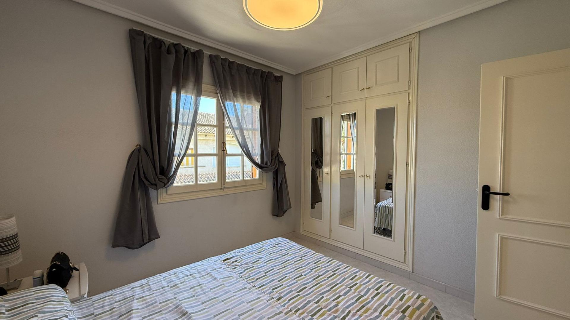 Exclusieve bungalow op de bovenste verdieping met toeristenvergunning, 2 slaapkamers, 1 badkamer, zwembad en kelder.