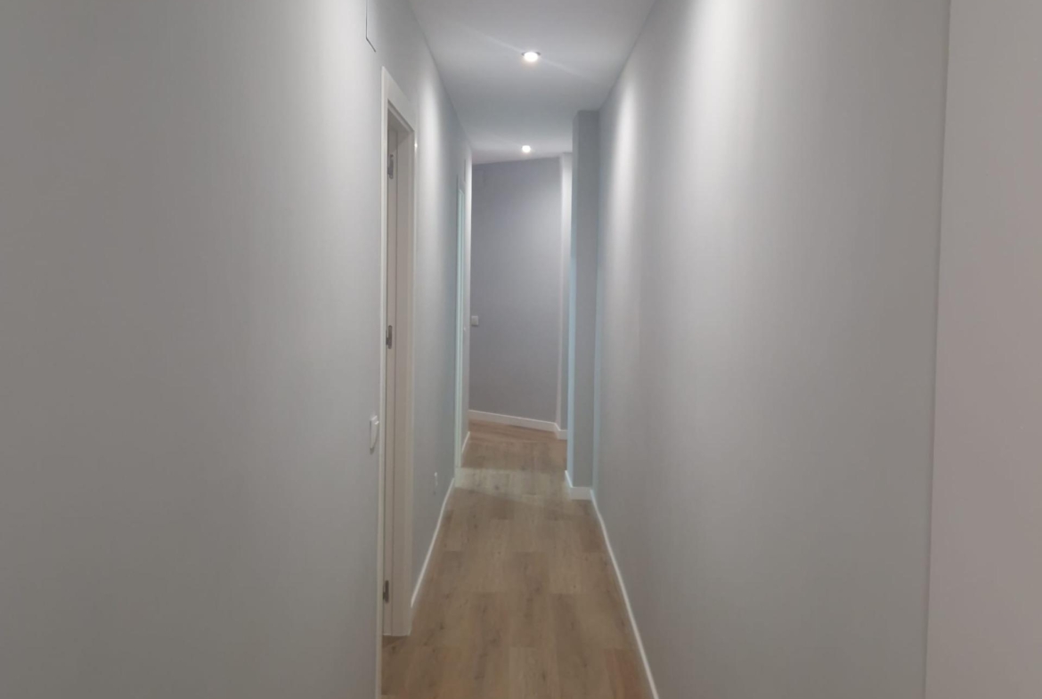 GRAN APARTAMENTO COMPLETAMENTE REFORMADO EN TORREVIEJA, 2 HAB, 2  BAÑOS