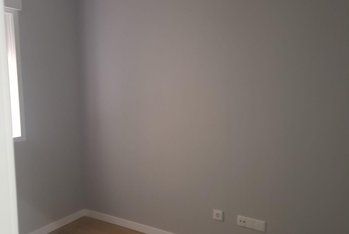GRAN APARTAMENTO COMPLETAMENTE REFORMADO EN TORREVIEJA, 2 HAB, 2  BAÑOS