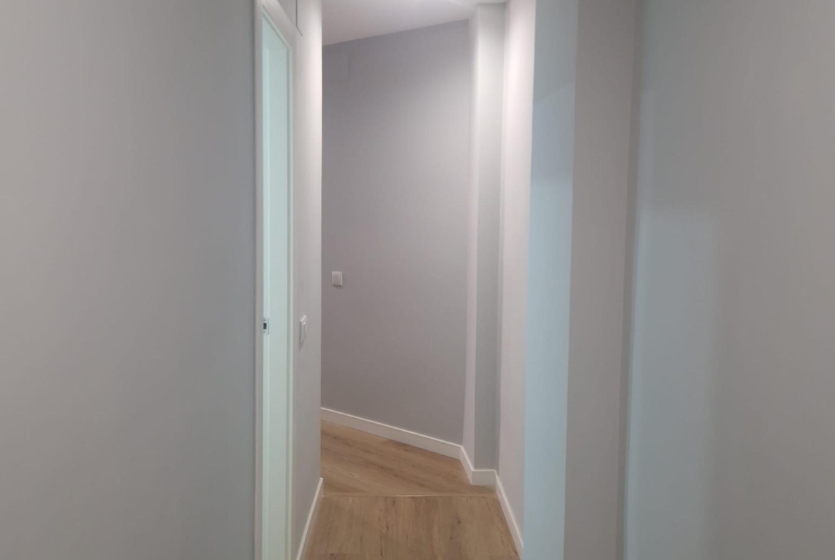 GRAN APARTAMENTO COMPLETAMENTE REFORMADO EN TORREVIEJA, 2 HAB, 2  BAÑOS