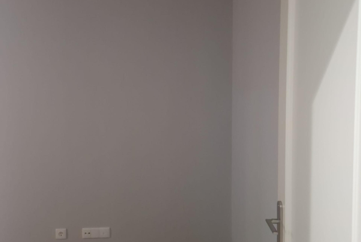 GRAN APARTAMENTO COMPLETAMENTE REFORMADO EN TORREVIEJA, 2 HAB, 2  BAÑOS