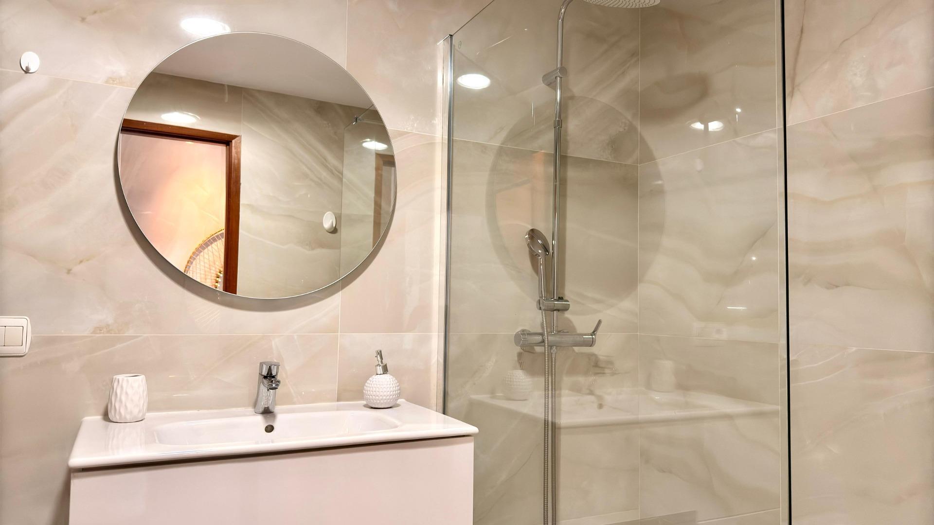 Luxe appartement in het Iconische Coblanca 40 gebouw met uitzicht op zee