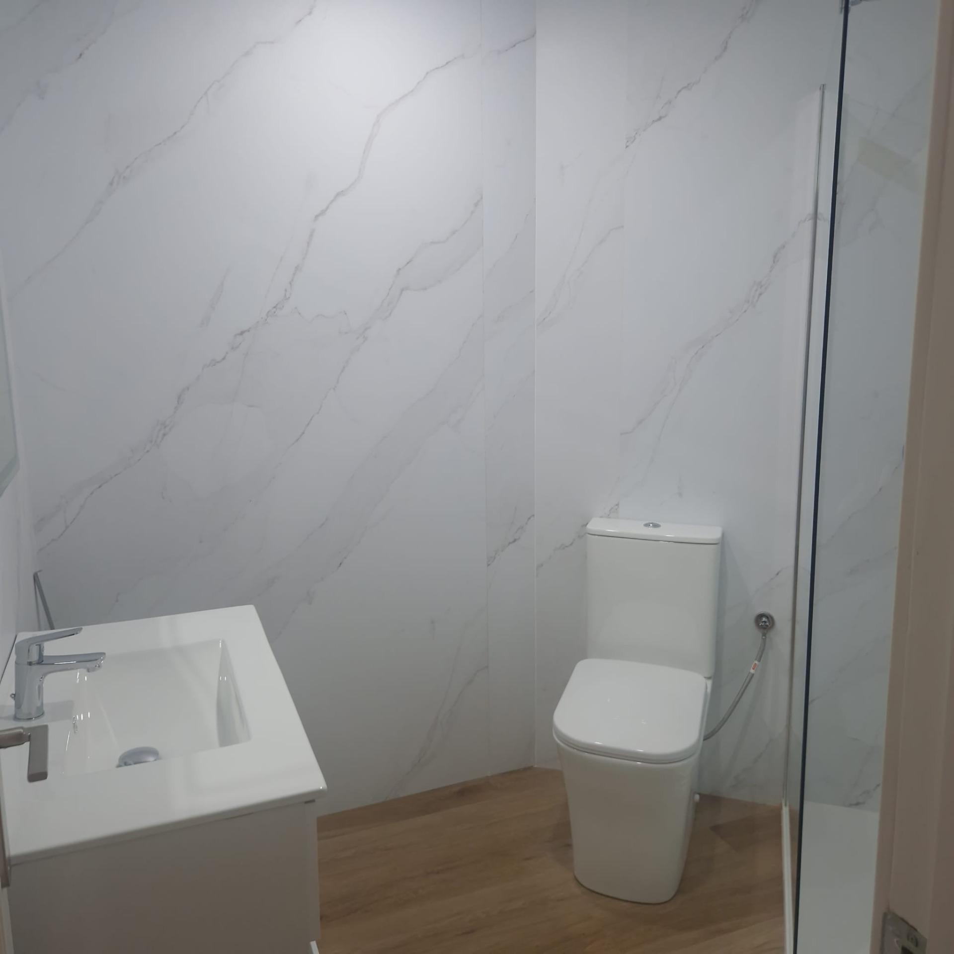 GRAN APARTAMENTO COMPLETAMENTE REFORMADO EN TORREVIEJA, 2 HAB, 2  BAÑOS