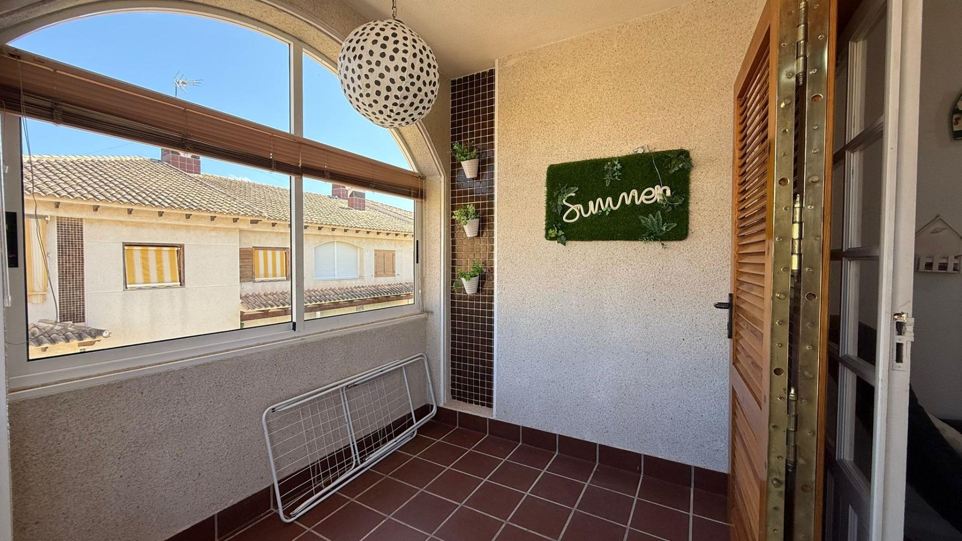 Exclusieve bungalow op de bovenste verdieping met toeristenvergunning, 2 slaapkamers, 1 badkamer, zwembad en kelder.