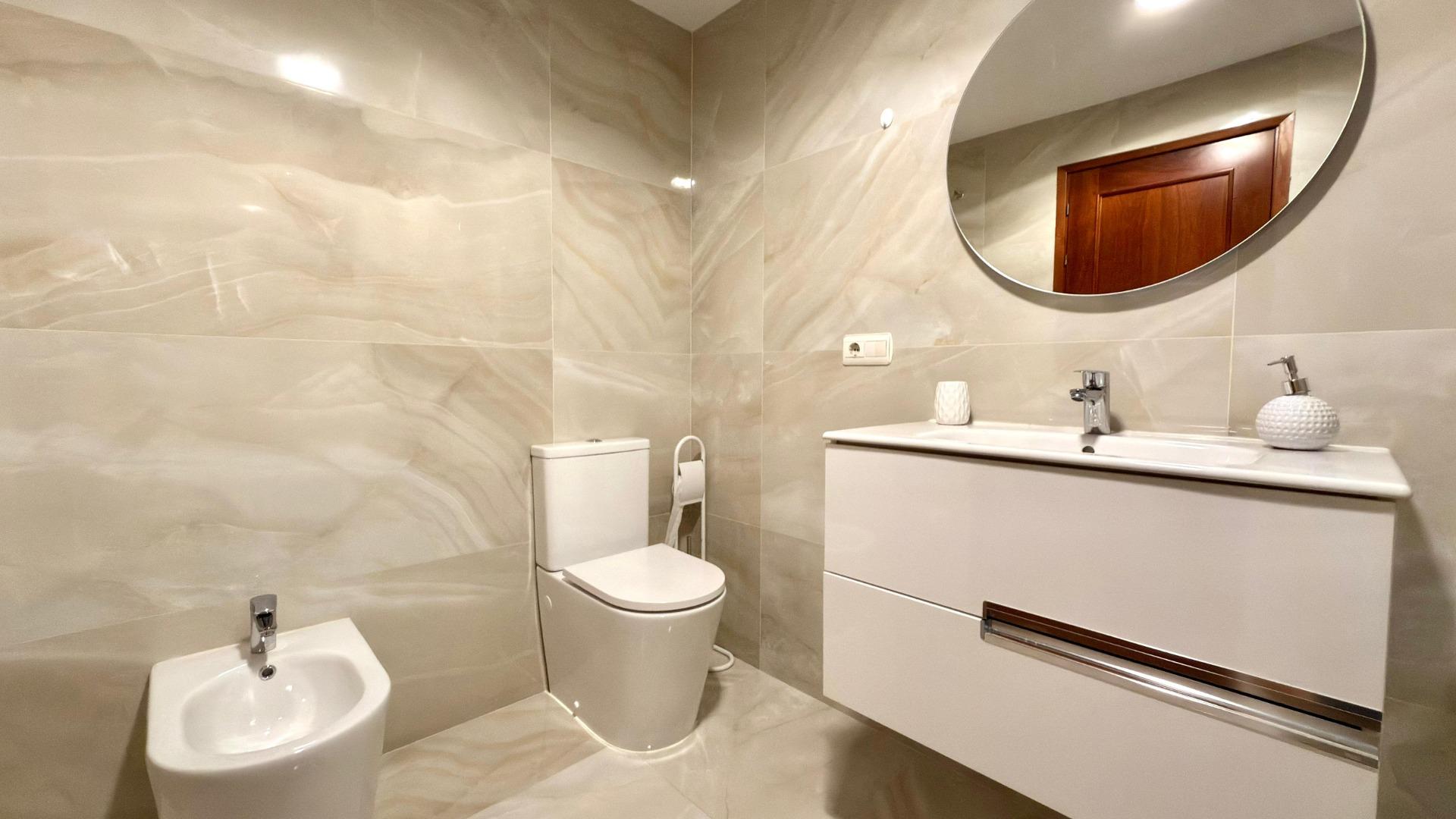 Luxe appartement in het Iconische Coblanca 40 gebouw met uitzicht op zee