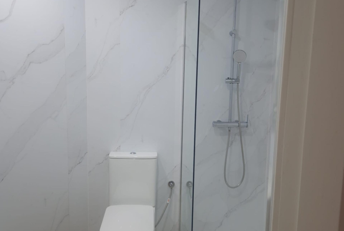 GRAN APARTAMENTO COMPLETAMENTE REFORMADO EN TORREVIEJA, 2 HAB, 2  BAÑOS