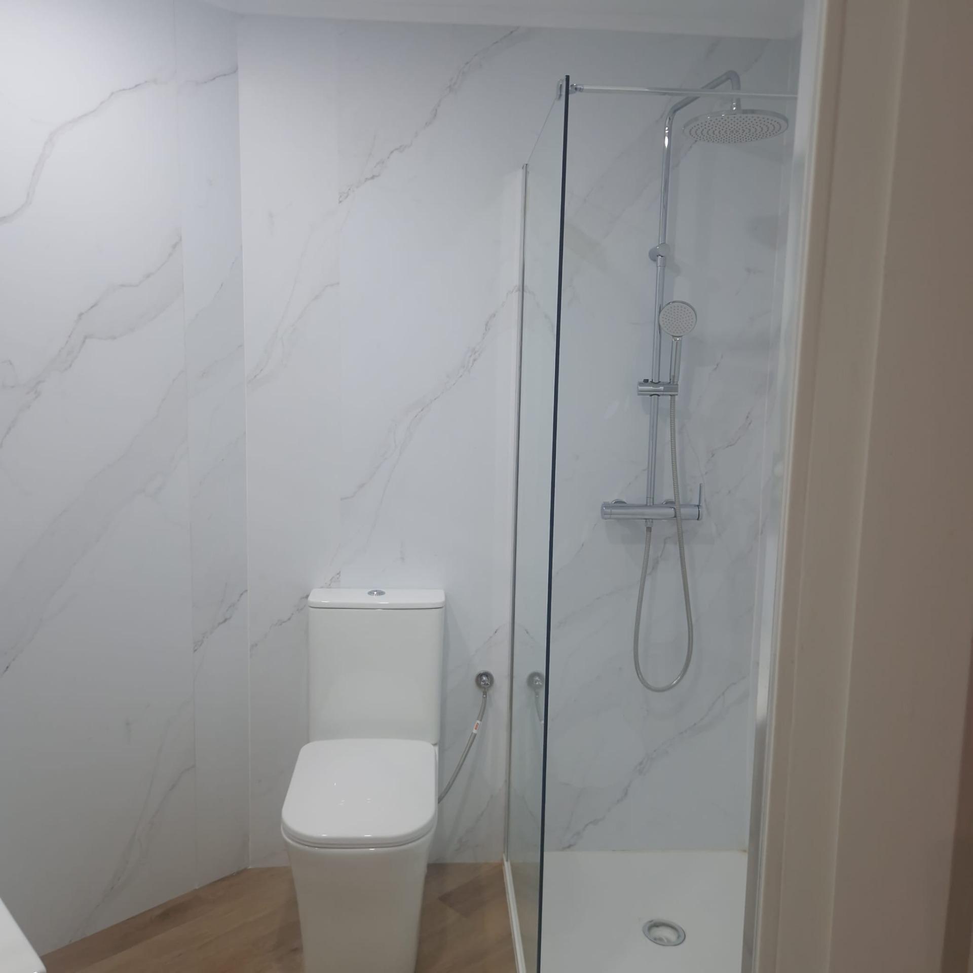 GRAN APARTAMENTO COMPLETAMENTE REFORMADO EN TORREVIEJA, 2 HAB, 2  BAÑOS