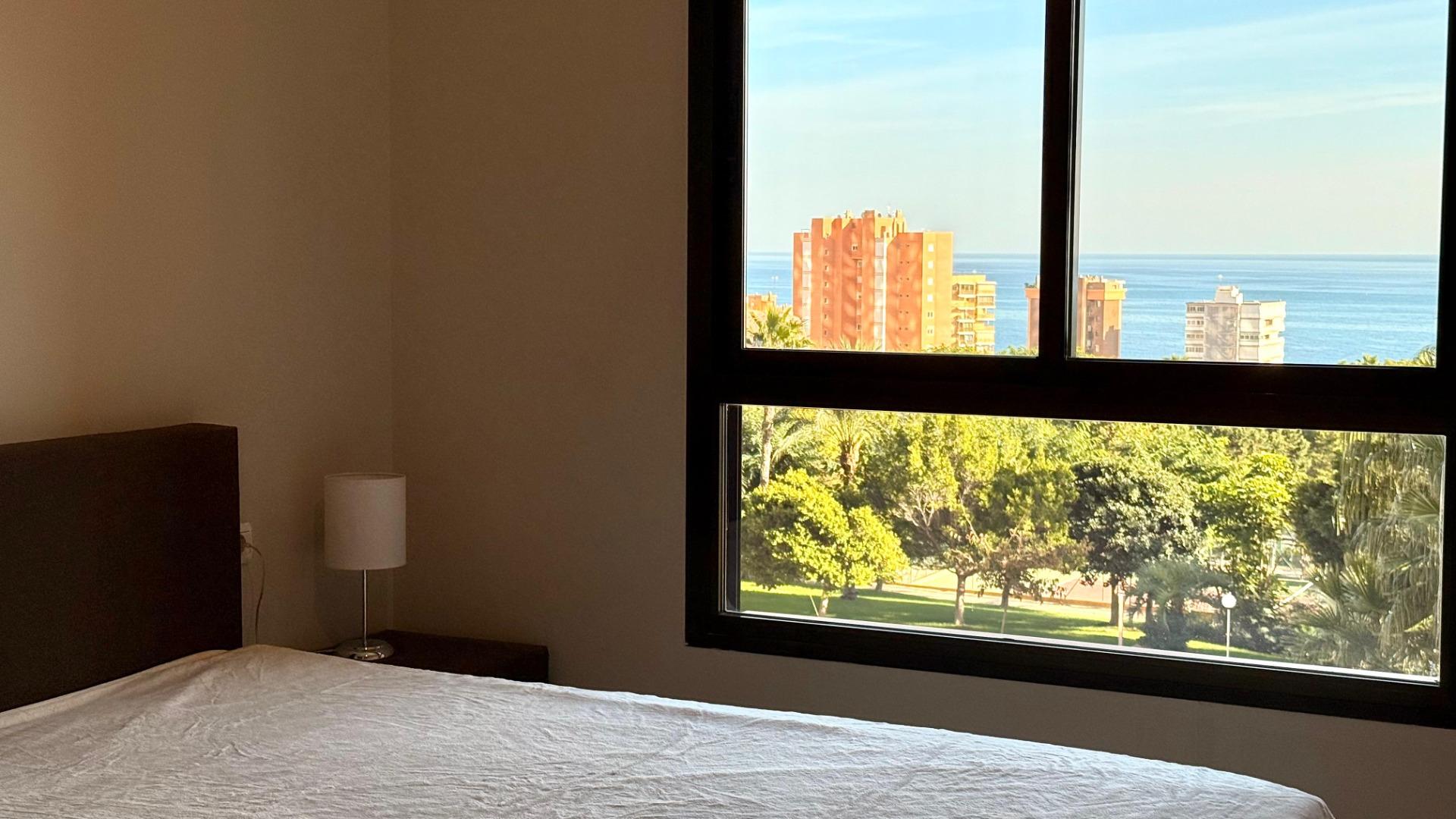 Luxe appartement in het Iconische Coblanca 40 gebouw met uitzicht op zee