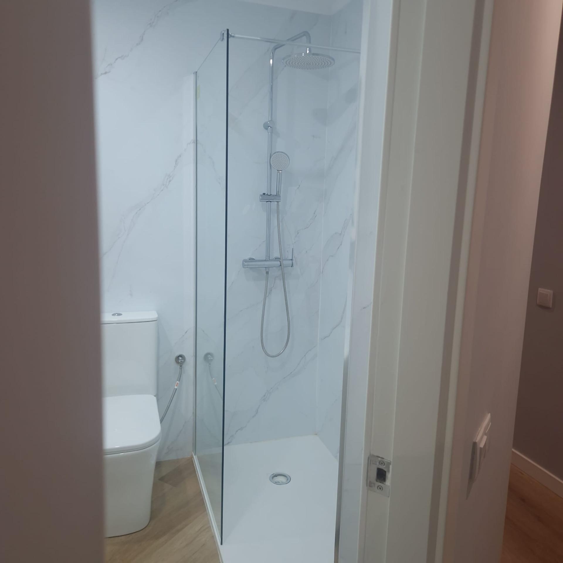 GRAN APARTAMENTO COMPLETAMENTE REFORMADO EN TORREVIEJA, 2 HAB, 2  BAÑOS
