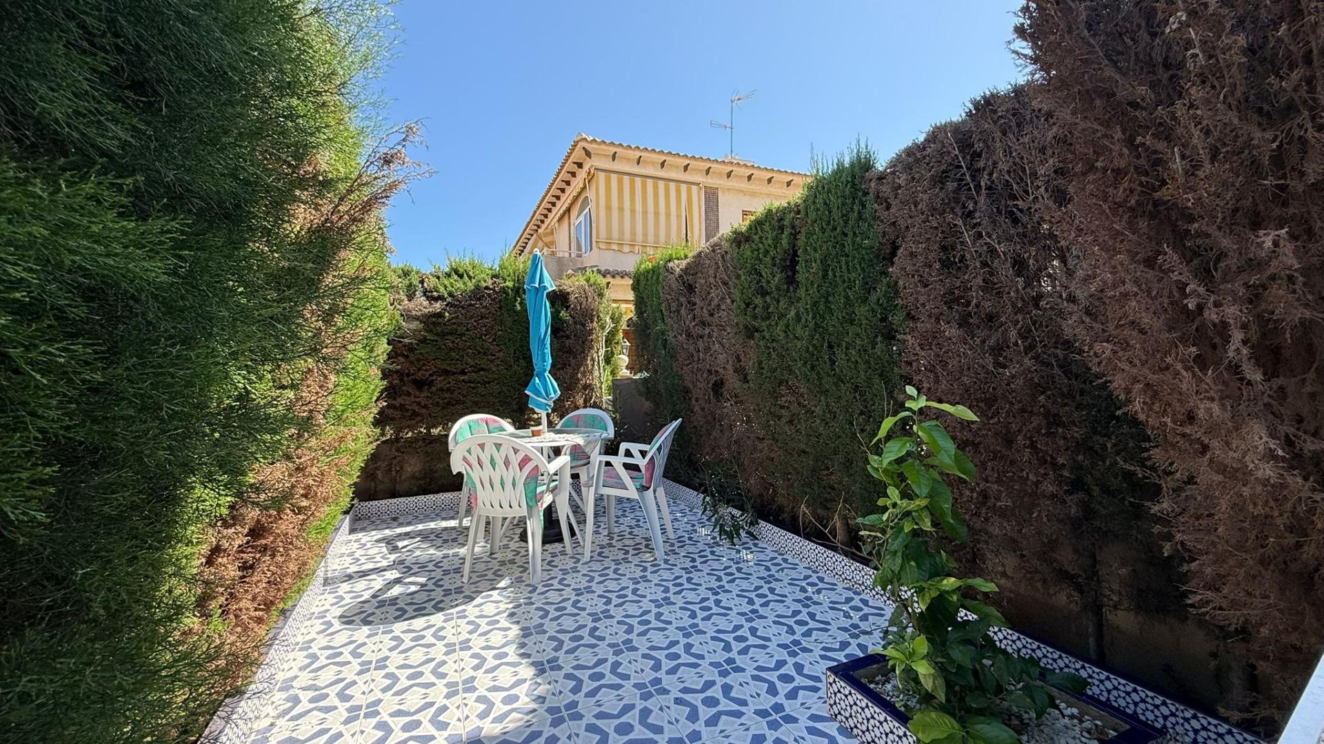 Exclusieve bungalow op de bovenste verdieping met toeristenvergunning, 2 slaapkamers, 1 badkamer, zwembad en kelder.